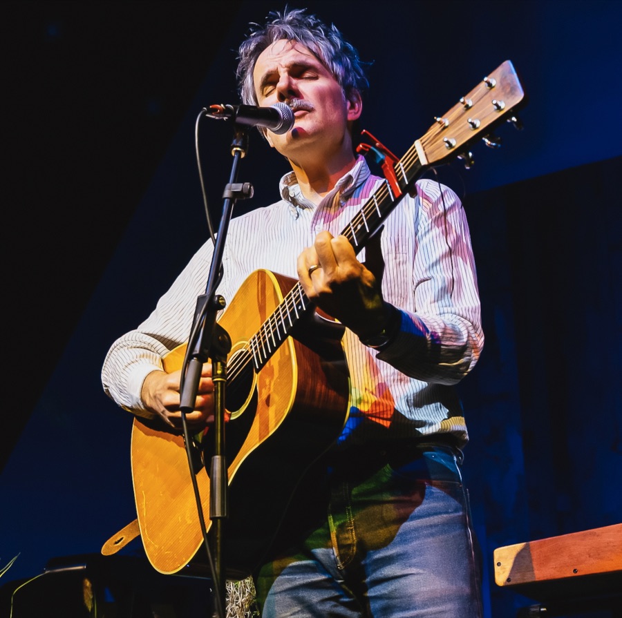 Mike Viola performing